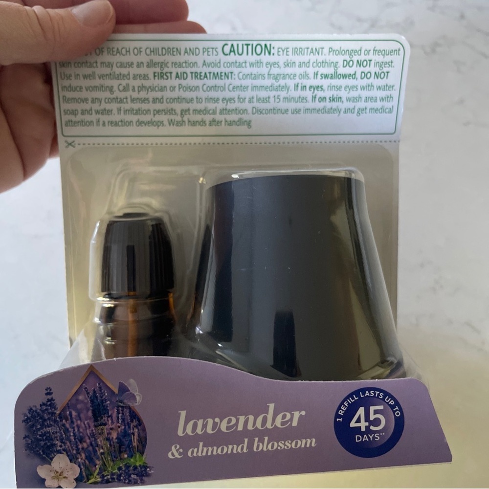 Air Wick Essential‎ Mist Starter Kit Diffuser 1 Refill Lavender & Almond Blossom - Picture 2 of 2